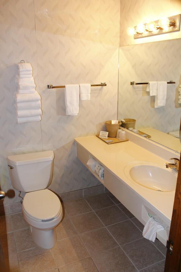 Baraga Lakeside Inn Εξωτερικό φωτογραφία
